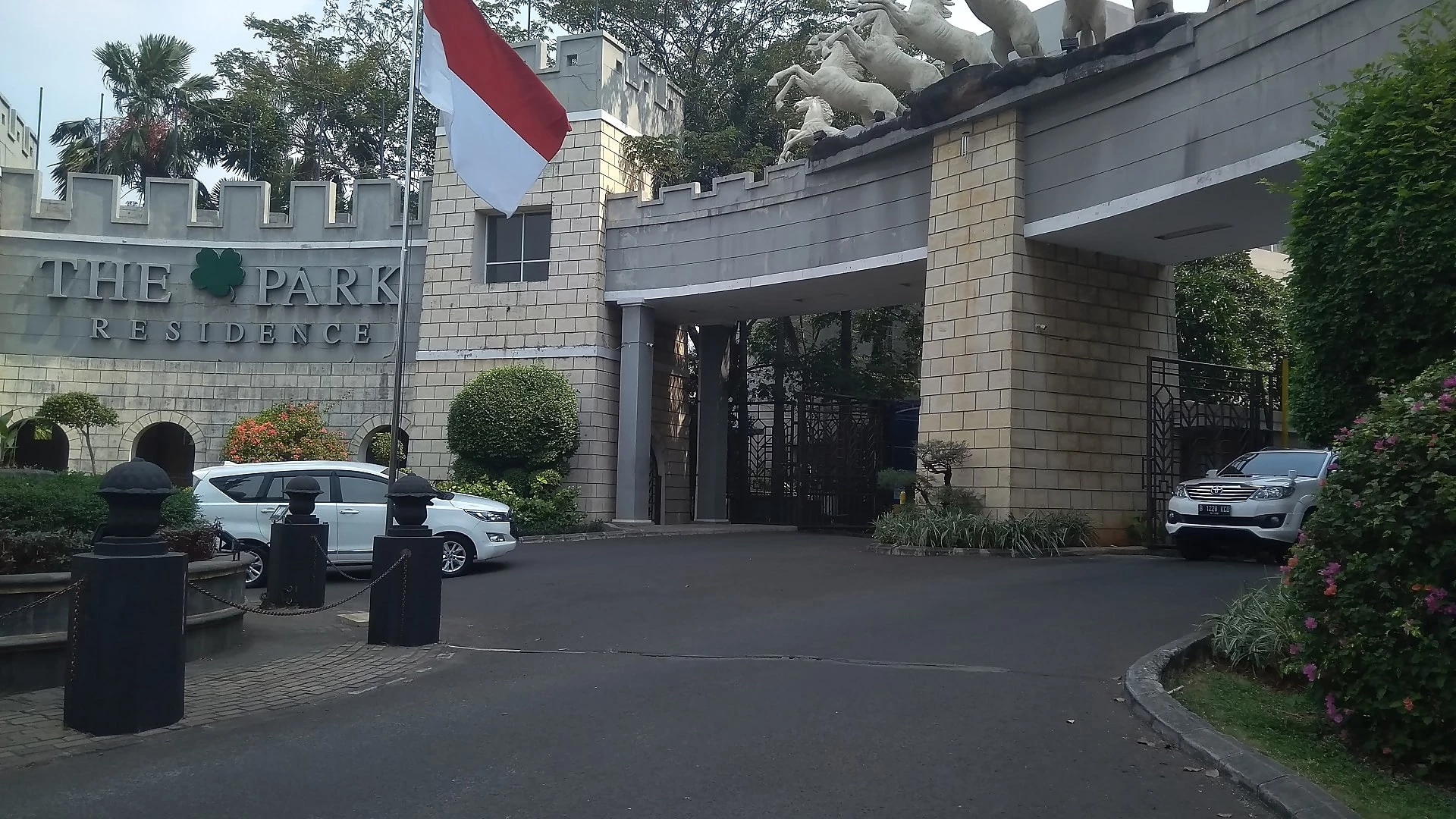Entrance-The-Park-Residence